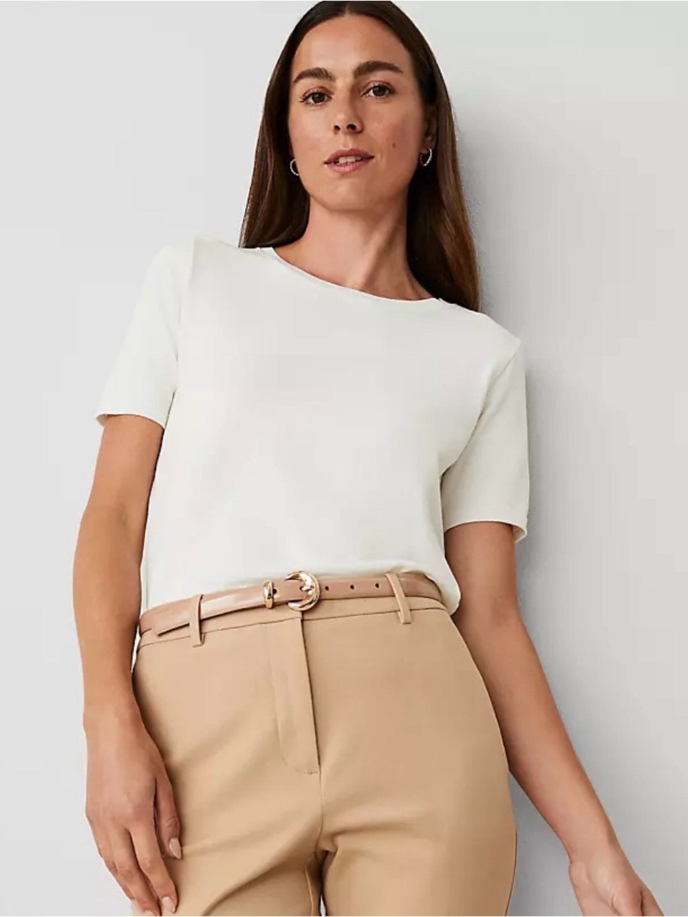 Ann Taylor — NWOT Cream Short-Sleeve Crewneck Tee — Size M